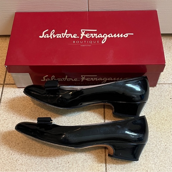 Beautiful Salvatore Ferragamo Black Shoes - Picture 4 of 6
